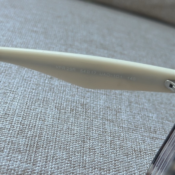 Prada Tortoise Shell Cat-Eye Glasses - Chic and Timeless - Picture 6 of 6